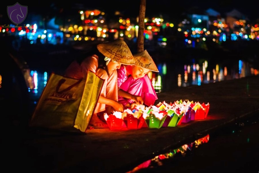 HOI AN CITY TOUR – BOAT RIDE – DROP FLOWER LANTERN 